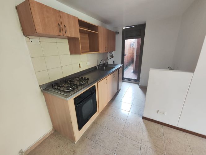 Apartamento de 3 alcobas en arriendo en Carlos E. Restrepo, Medellín, 80 m² · foto 3 de 18