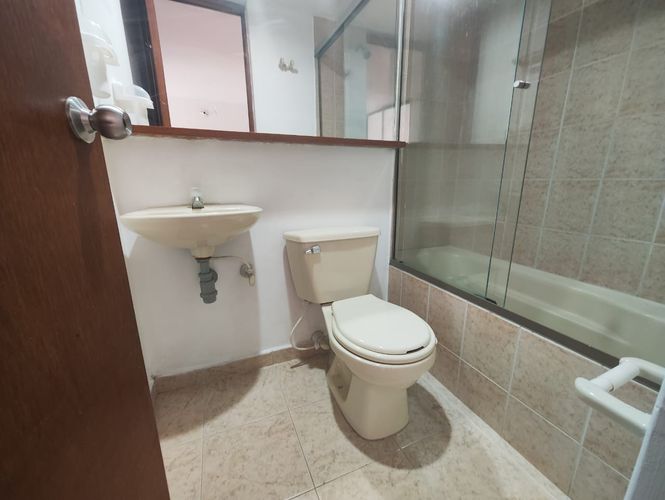 Apartamento de 3 alcobas en arriendo en Carlos E. Restrepo, Medellín, 80 m² · foto 11 de 18