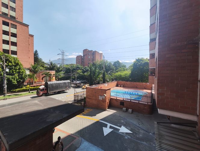 Apartamento de 3 alcobas en arriendo en Carlos E. Restrepo, Medellín, 80 m² · foto 13 de 18