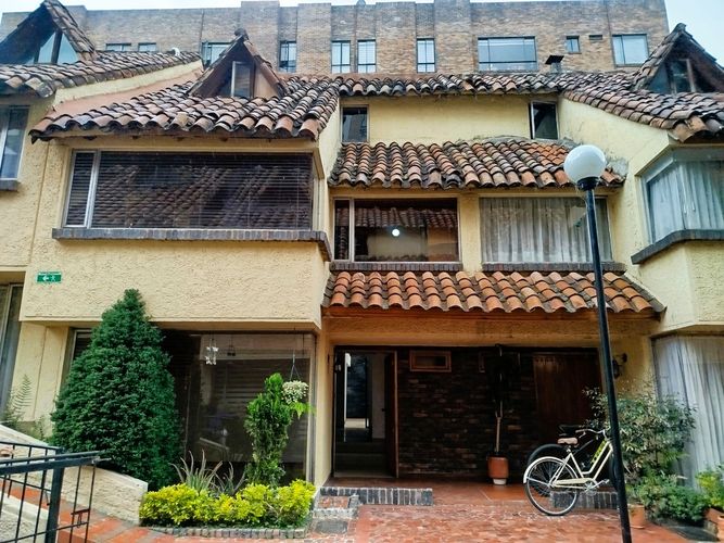 Casa de 3 alcobas en venta en Caobos Salazar, Bogotá, 134 m² · foto 2 de 24