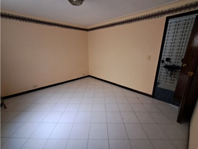 Apartamento de 4 alcobas en venta en Los Colores, Medellín, 139 m² · foto 14 de 24