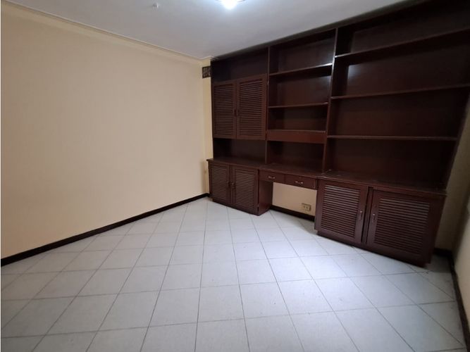 Apartamento de 4 alcobas en venta en Los Colores, Medellín, 139 m² · foto 18 de 24