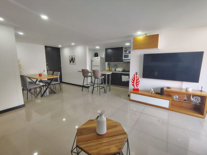 Apartamento en arriendo en El Poblado, Medellín, 86 m² · foto 2 de 17