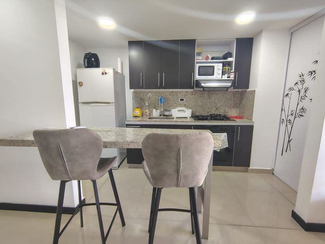 Apartamento en arriendo en El Poblado, Medellín, 86 m² · foto 8 de 17