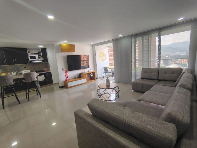 Apartamento en arriendo en El Poblado, Medellín, 86 m² · foto 3 de 17