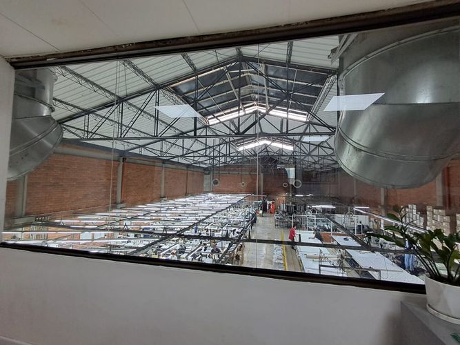 Bodega en arriendo en Guayabal, Medellín, 1350 m² · foto 2 de 17