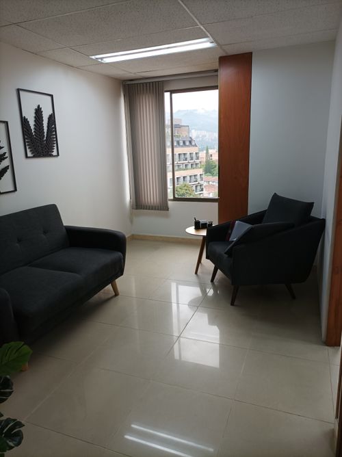 Oficina en arriendo en Manila, Medellín, 38 m² · foto 2 de 7