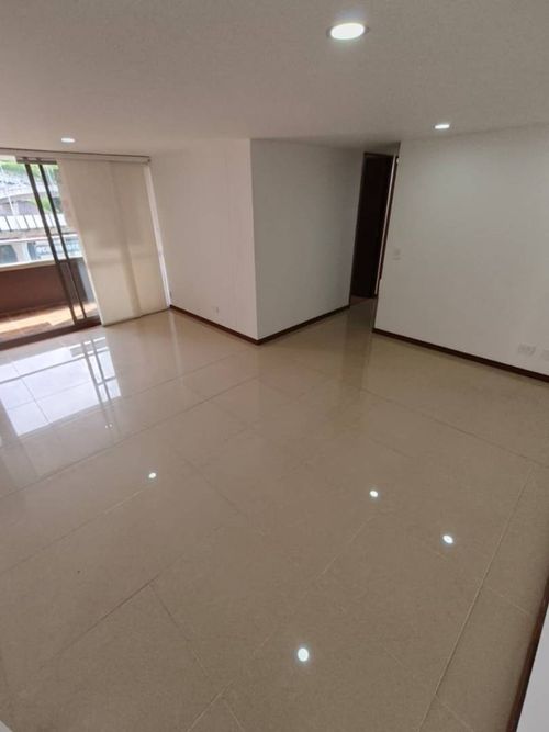 Apartamento de 3 alcobas en arriendo en Cumbres, Envigado, 75 m² · foto 2 de 18