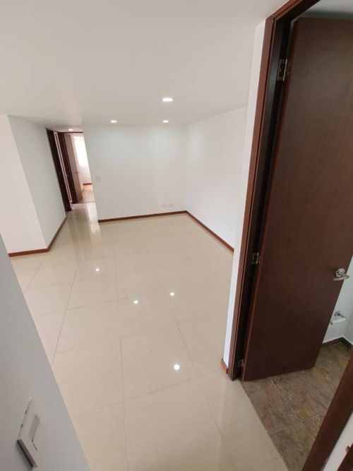 Apartamento de 3 alcobas en arriendo en Cumbres, Envigado, 75 m² · foto 3 de 18