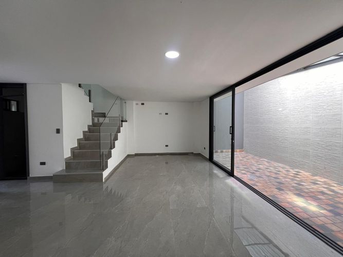 Casa de 5 alcobas en venta en Llano Grande, Rionegro, 230 m² · foto 3 de 17