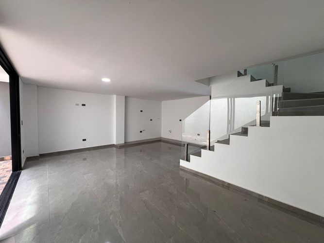 Casa de 5 alcobas en venta en Llano Grande, Rionegro, 230 m² · foto 4 de 17