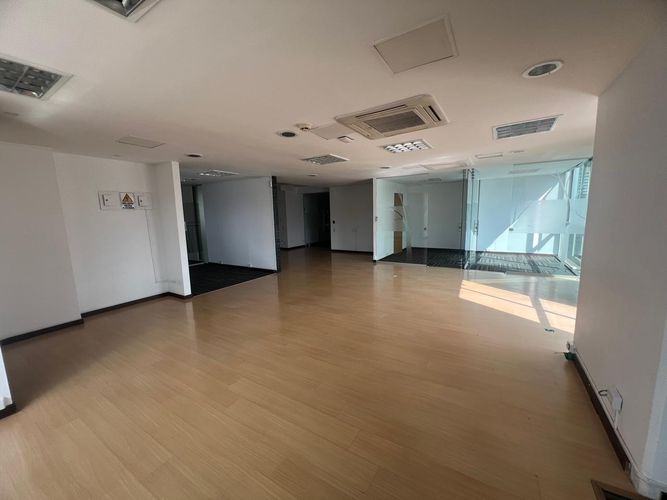 Oficina en arriendo en El Poblado, Medellín, 250 m² · foto 2 de 20