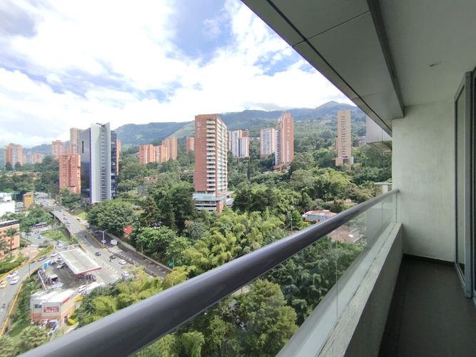 Apartaestudio en arriendo en El Poblado, Medellín, 53 m² · foto 11 de 13