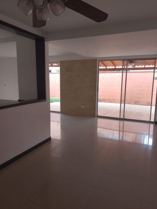 Casa de 4 alcobas en venta en El Castillo, Jamundí, 200 m² · foto 2 de 24
