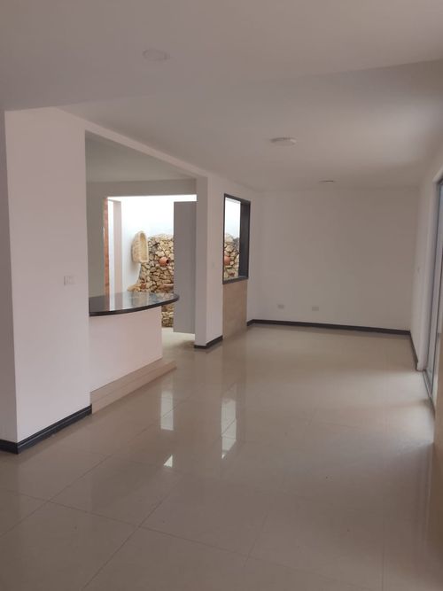 Casa de 4 alcobas en venta en El Castillo, Jamundí, 200 m² · foto 3 de 24