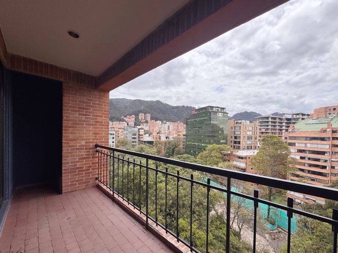 Apartamento de 3 alcobas en arriendo en La Cabrera, Bogotá, 320 m² · foto 10 de 21