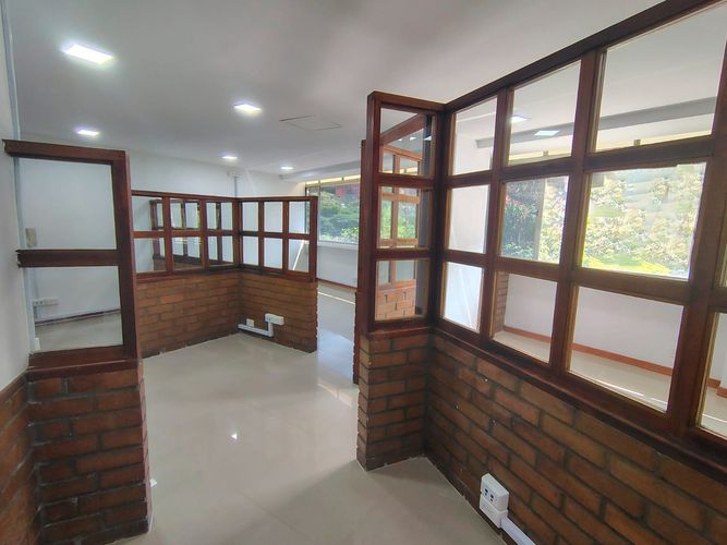 Oficina en arriendo en El Poblado, Medellín, 60 m² · foto 2 de 8