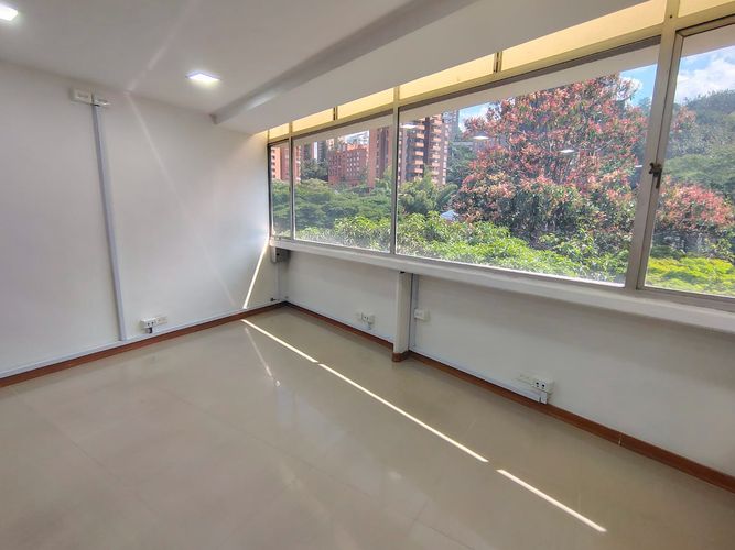 Oficina en arriendo en El Poblado, Medellín, 60 m² · foto 7 de 8