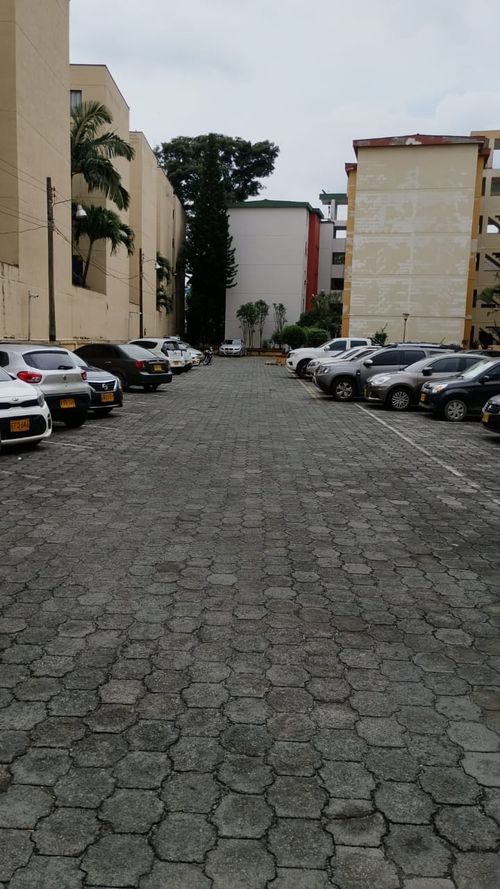 Apartamento en venta en Departamental, Cali · foto 2 de 15
