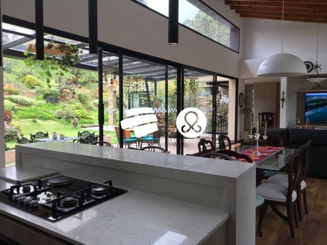 Casa de 3 alcobas en venta en Zona Centro, Envigado, 1707 m² · foto 11 de 24