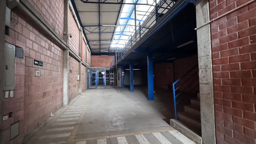 Bodega en arriendo en Santander, Cali, 749 m² · foto 2 de 24