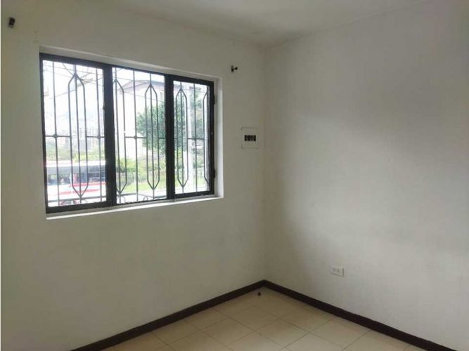 Apartamento de 4 alcobas en venta en La Florida, Bello, 86 m² · foto 3 de 21