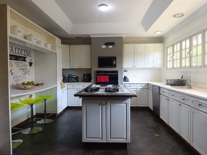 Casa de 4 alcobas en venta en Los Naranjos, Medellín, 1200 m² · foto 8 de 18