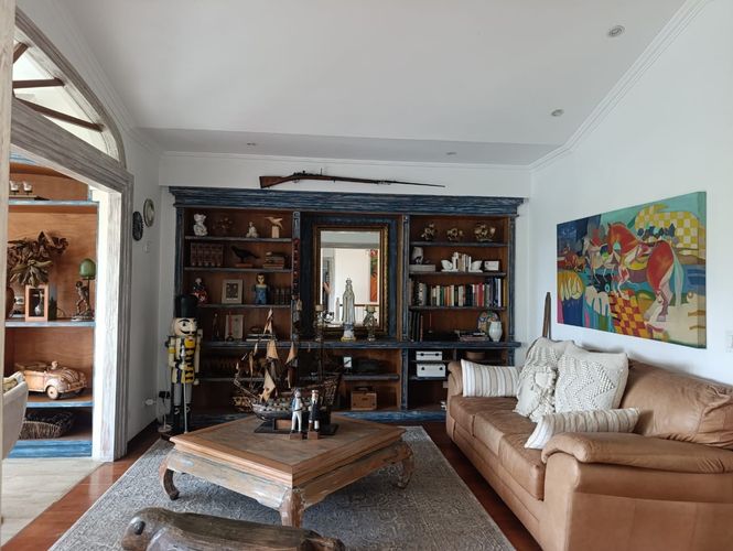 Casa de 4 alcobas en venta en Los Naranjos, Medellín, 1200 m² · foto 3 de 18