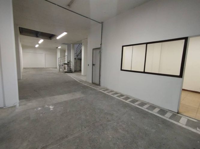 Bodega en arriendo en Colombia, Medellín, 300 m² · foto 9 de 18