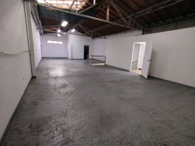 Bodega en arriendo en Colombia, Medellín, 300 m² · foto 15 de 18