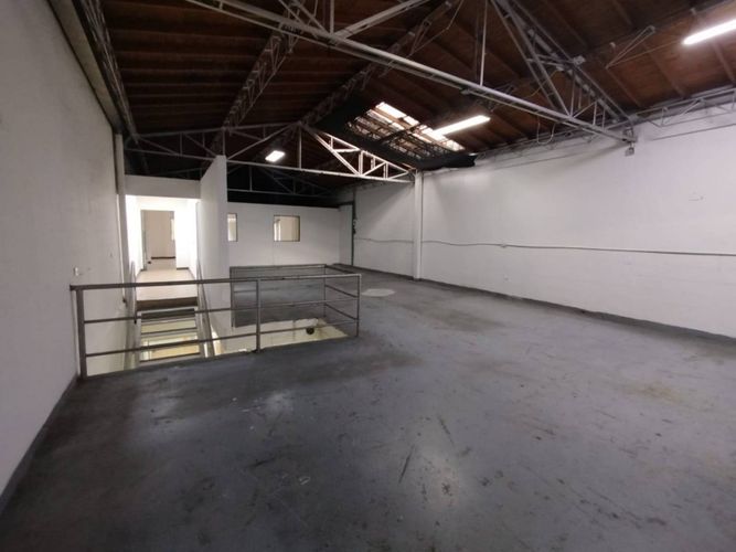 Bodega en arriendo en Colombia, Medellín, 300 m² · foto 16 de 18