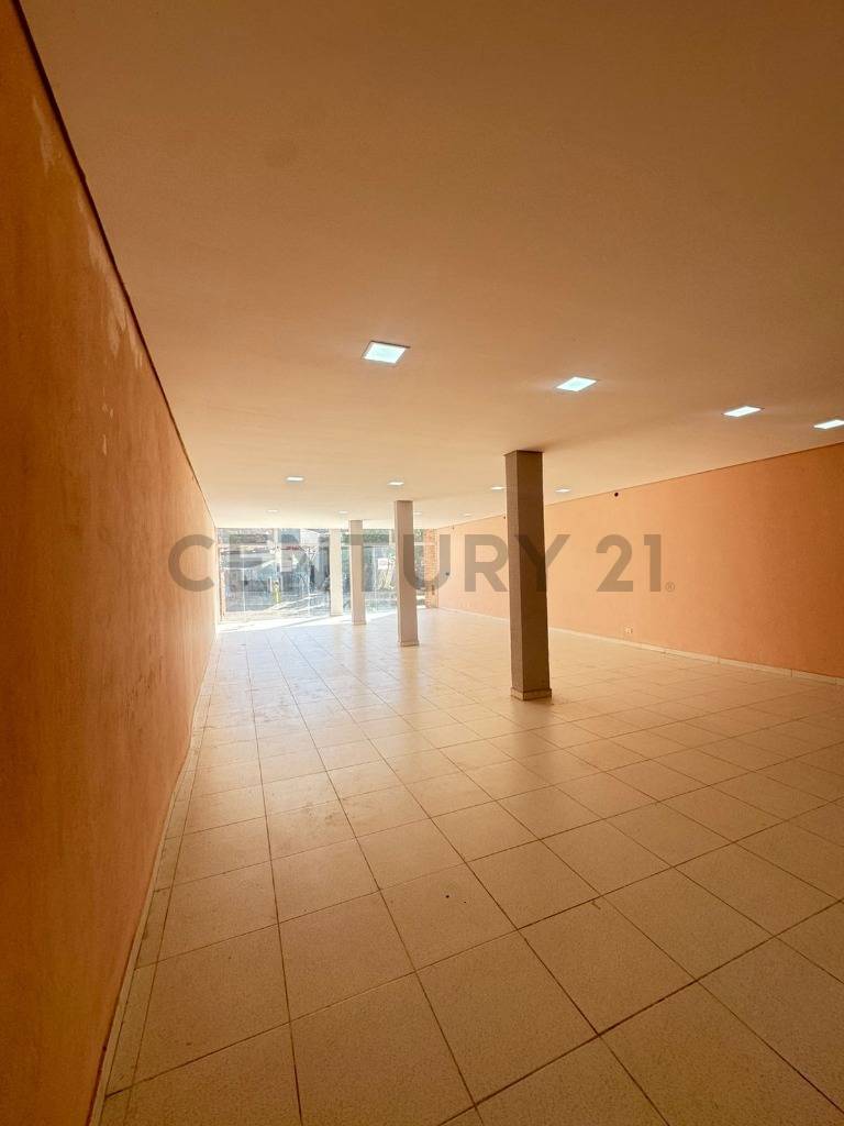 EN ALQUILER AMPLIO SALON COMERCIAL EN FERNANDO DE LA MORA — foto 2