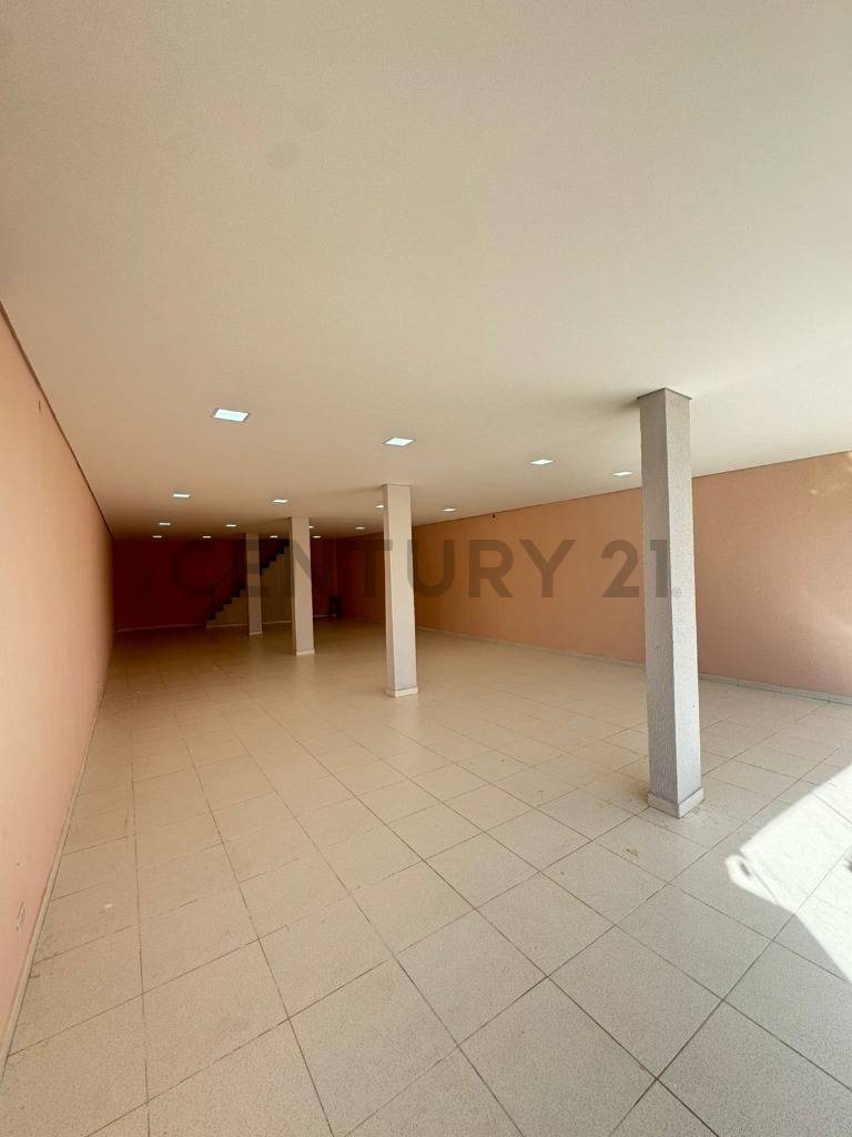 EN ALQUILER AMPLIO SALON COMERCIAL EN FERNANDO DE LA MORA — foto 3