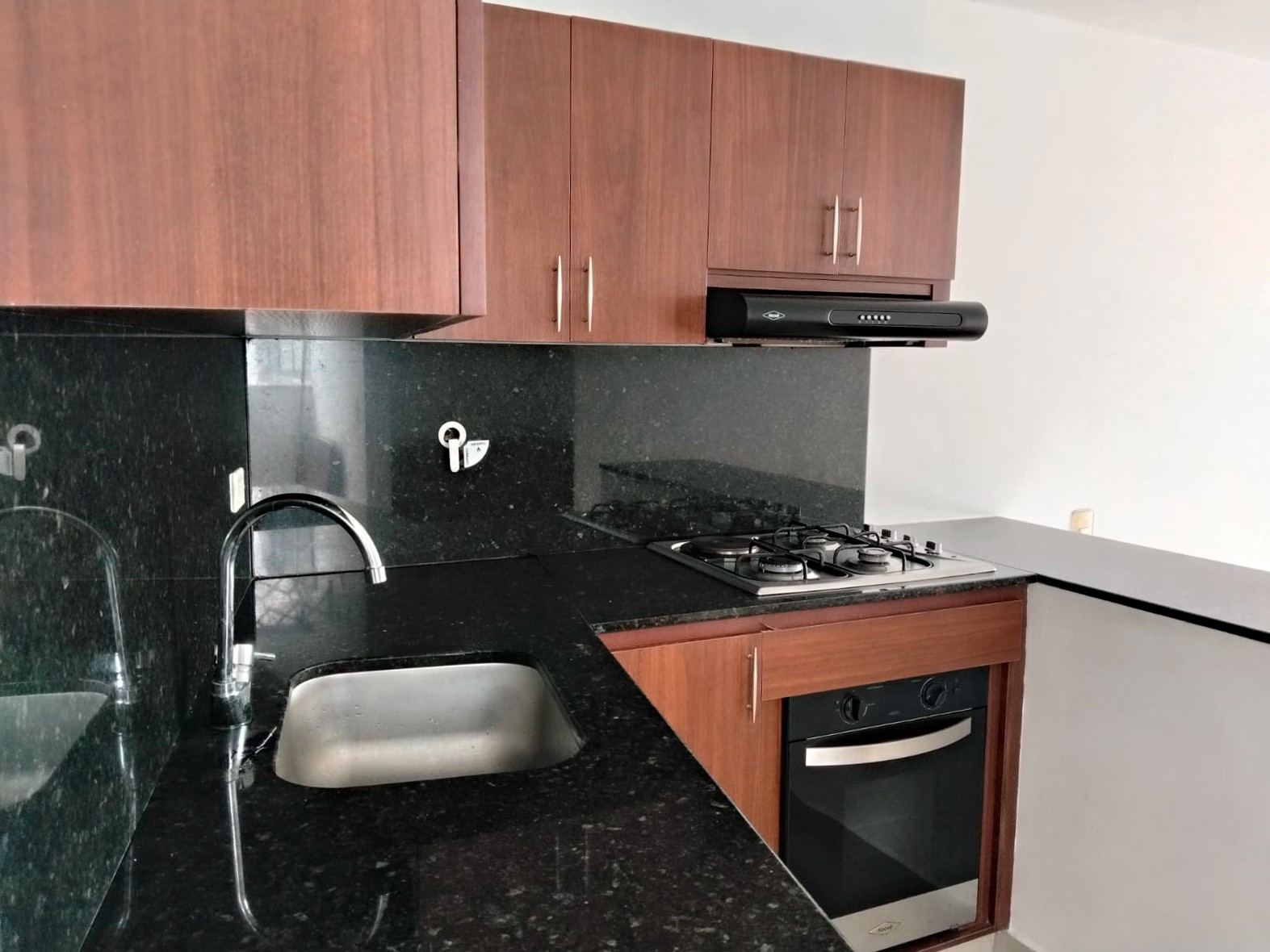 Apartamento en arriendo en El Poblado, Medellín · foto 3 de 19