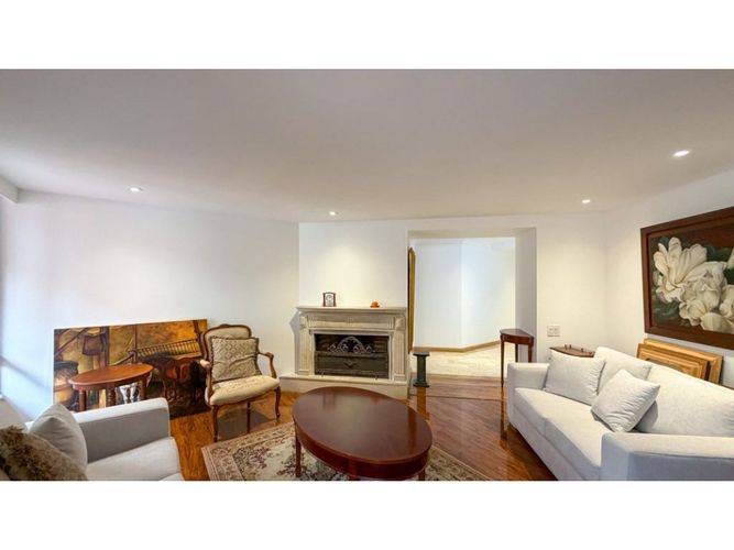 Apartamento de 3 alcobas en venta en La Carolina, Bogotá, 187 m² · foto 2 de 7