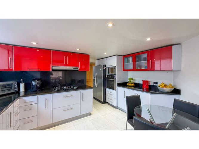 Apartamento de 3 alcobas en venta en La Carolina, Bogotá, 187 m² · foto 6 de 7