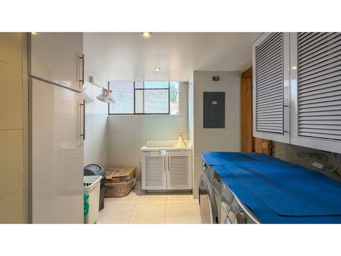 Apartamento de 3 alcobas en venta en La Carolina, Bogotá, 187 m² · foto 7 de 7