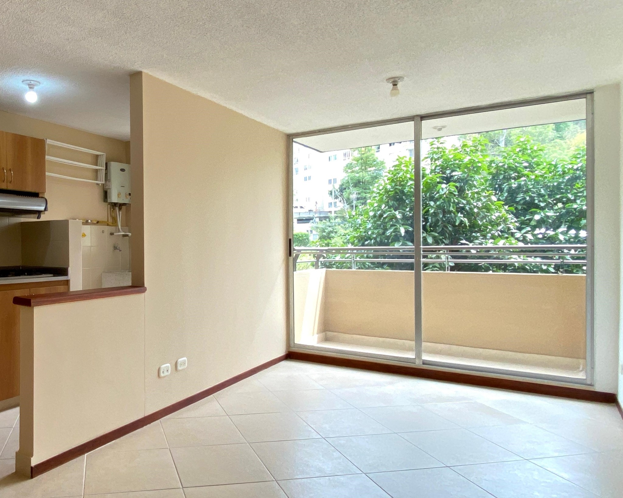 Apartamento en arriendo en El Poblado, Medellín · foto 2 de 13