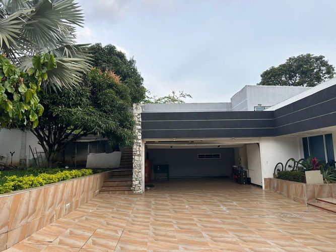 Casa de 7 alcobas en venta en Ciudad Jardin, Cali · foto 8 de 14