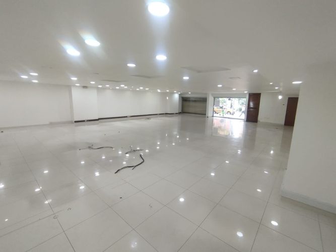 Local en arriendo en Villa Nueva, Medellín, 240 m² · foto 2 de 6