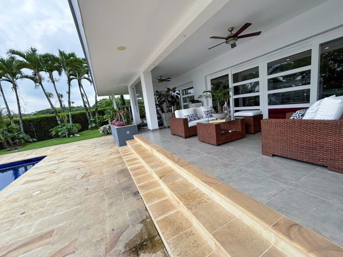 Casa de 4 alcobas en venta en Ciudad Jardin, Cali, 375 m² · foto 2 de 24