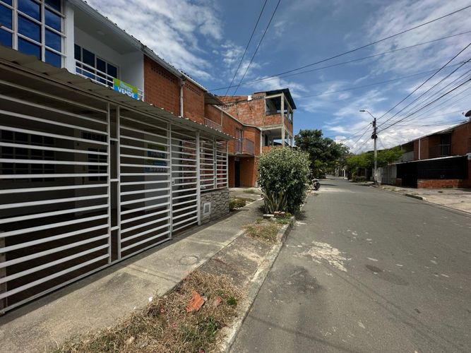 Casa de 3 alcobas en venta en Simon Bolivar, Jamundí, 108 m² · foto 2 de 24