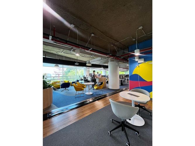 Oficina en arriendo en El Poblado, Medellín, 1912 m² · foto 4 de 8