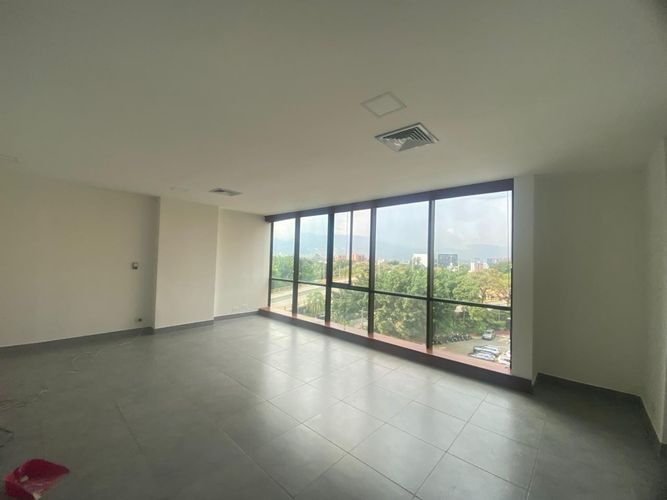 Oficina en venta en Oviedo, Medellín, 40 m² · foto 2 de 5