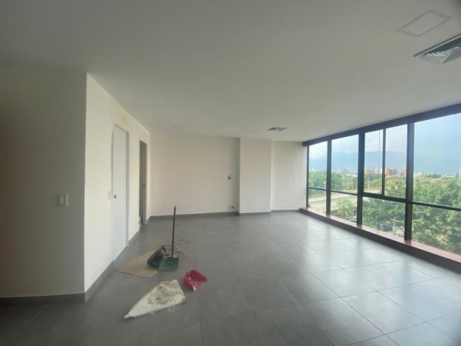 Oficina en venta en Oviedo, Medellín, 40 m² · foto 3 de 5