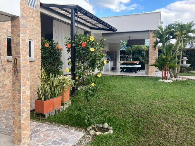 Casa de 4 alcobas en venta en Via La Tebaida, Armenia, 300 m² · foto 2 de 24