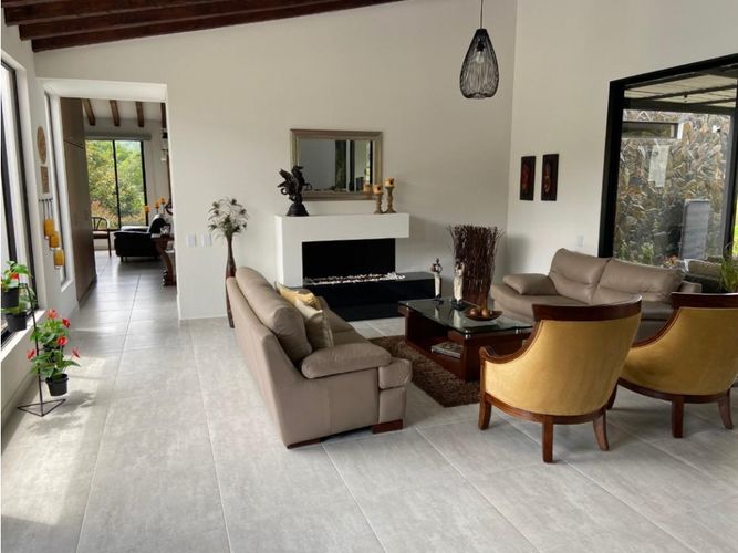 Casa de 3 alcobas en venta en La Ceja, 330 m² · foto 11 de 11
