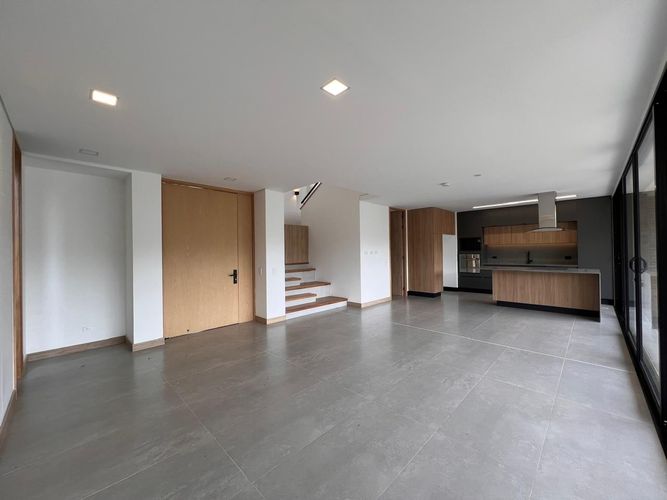 Casa de 3 alcobas en venta en Sajonia, Rionegro, 326 m² · foto 8 de 17
