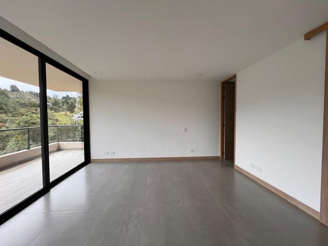 Casa de 3 alcobas en venta en Sajonia, Rionegro, 326 m² · foto 5 de 17