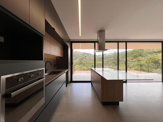 Casa de 3 alcobas en venta en Sajonia, Rionegro, 326 m² · foto 6 de 17